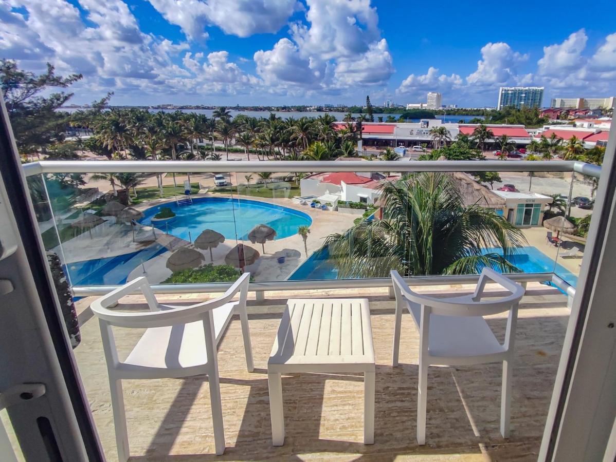 Paradise Beachfront & Nightlife Heart Cancun Exterior photo